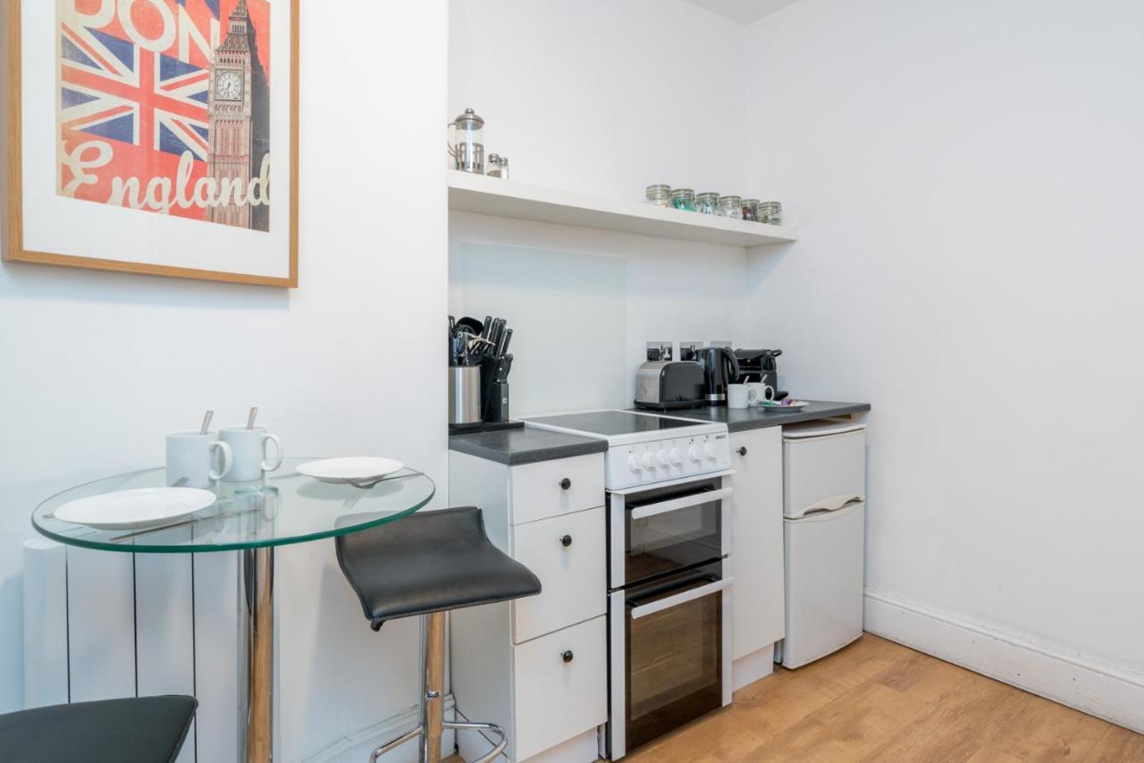 Soho & Covent Garden Apartment, Sleeps 3 London Exterior photo