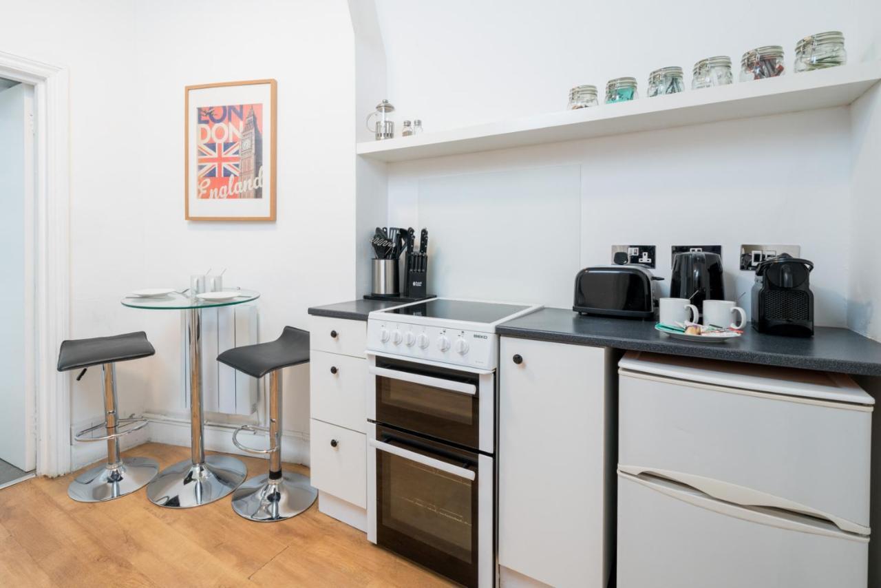 Soho & Covent Garden Apartment, Sleeps 3 London Exterior photo